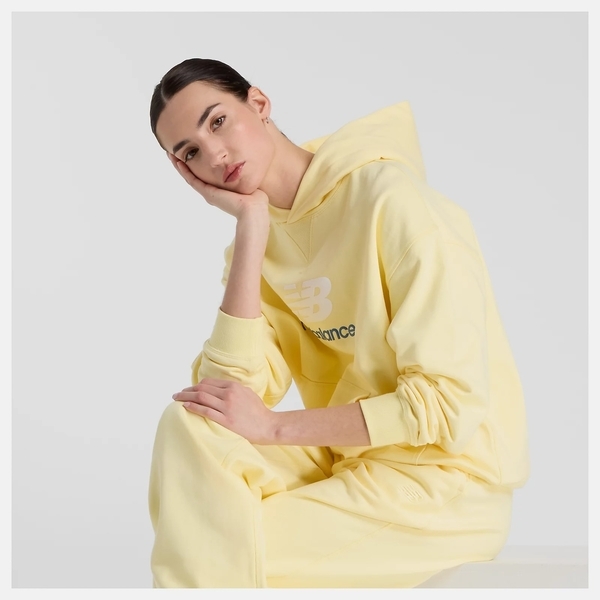 NEW BALANCE 帽T NB 黃色 LOGO 基本款 連帽 女 WT51501PRC