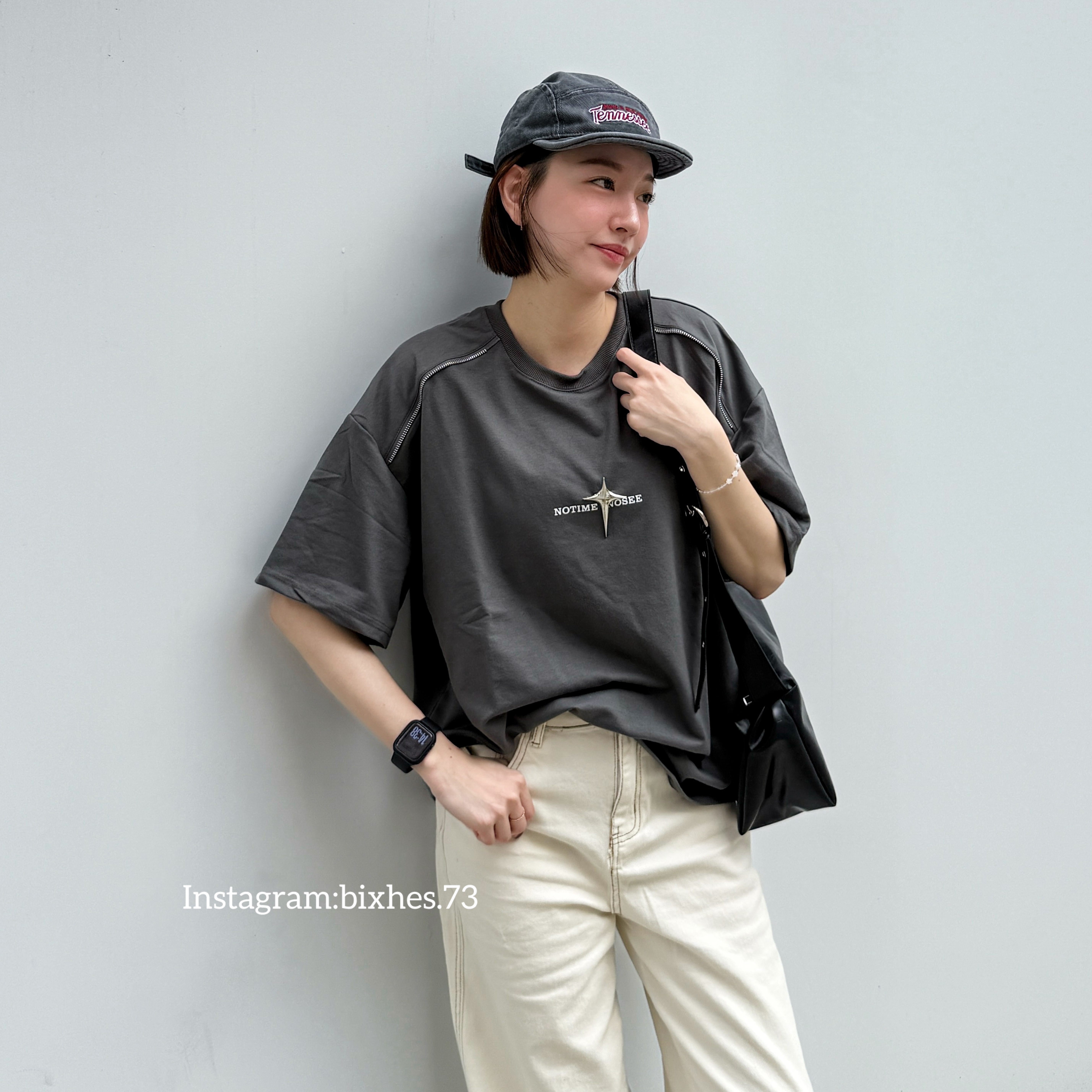 金屬造型小字寬鬆短T(A00106)