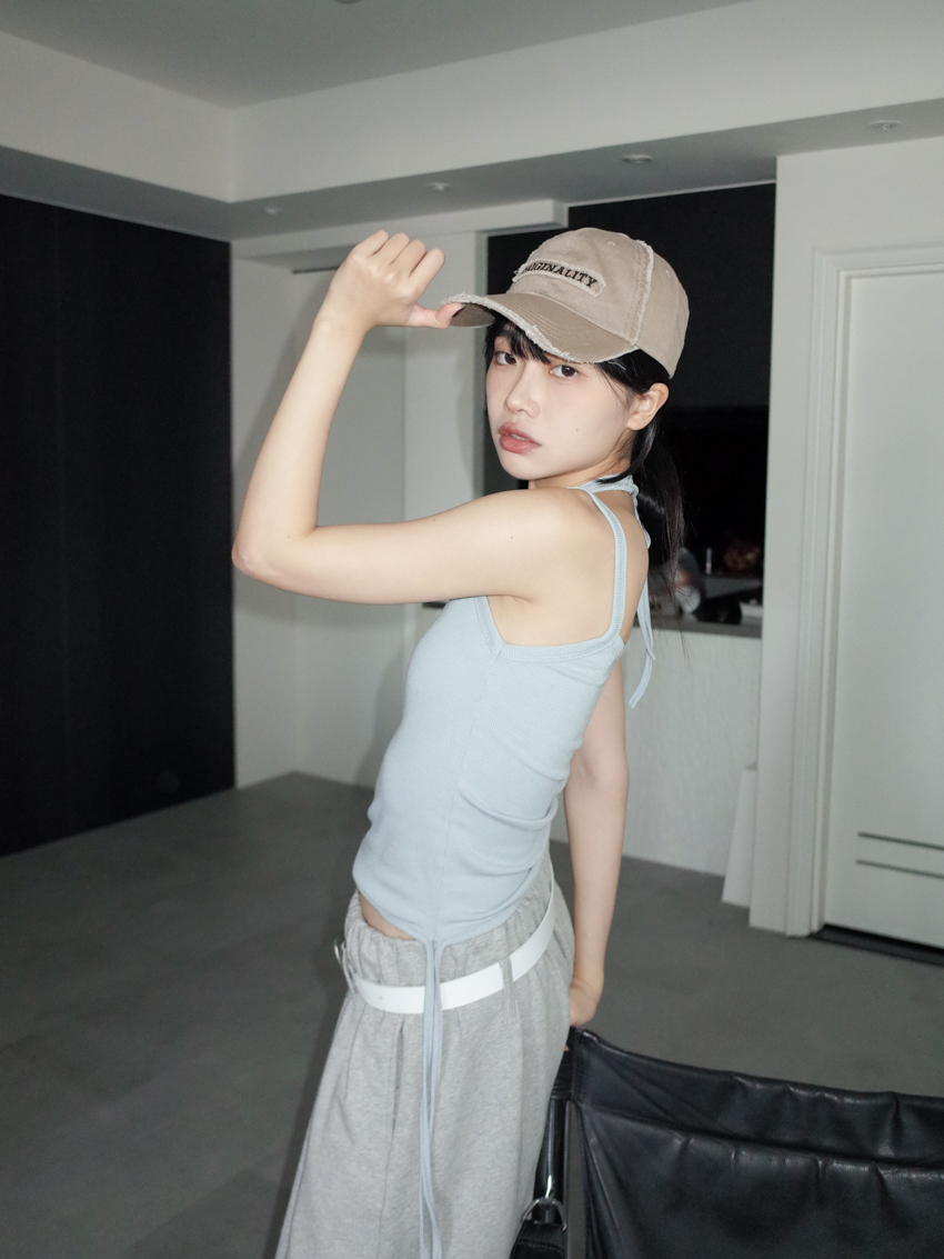 ORIGINALITY embroidery raw-edge cap