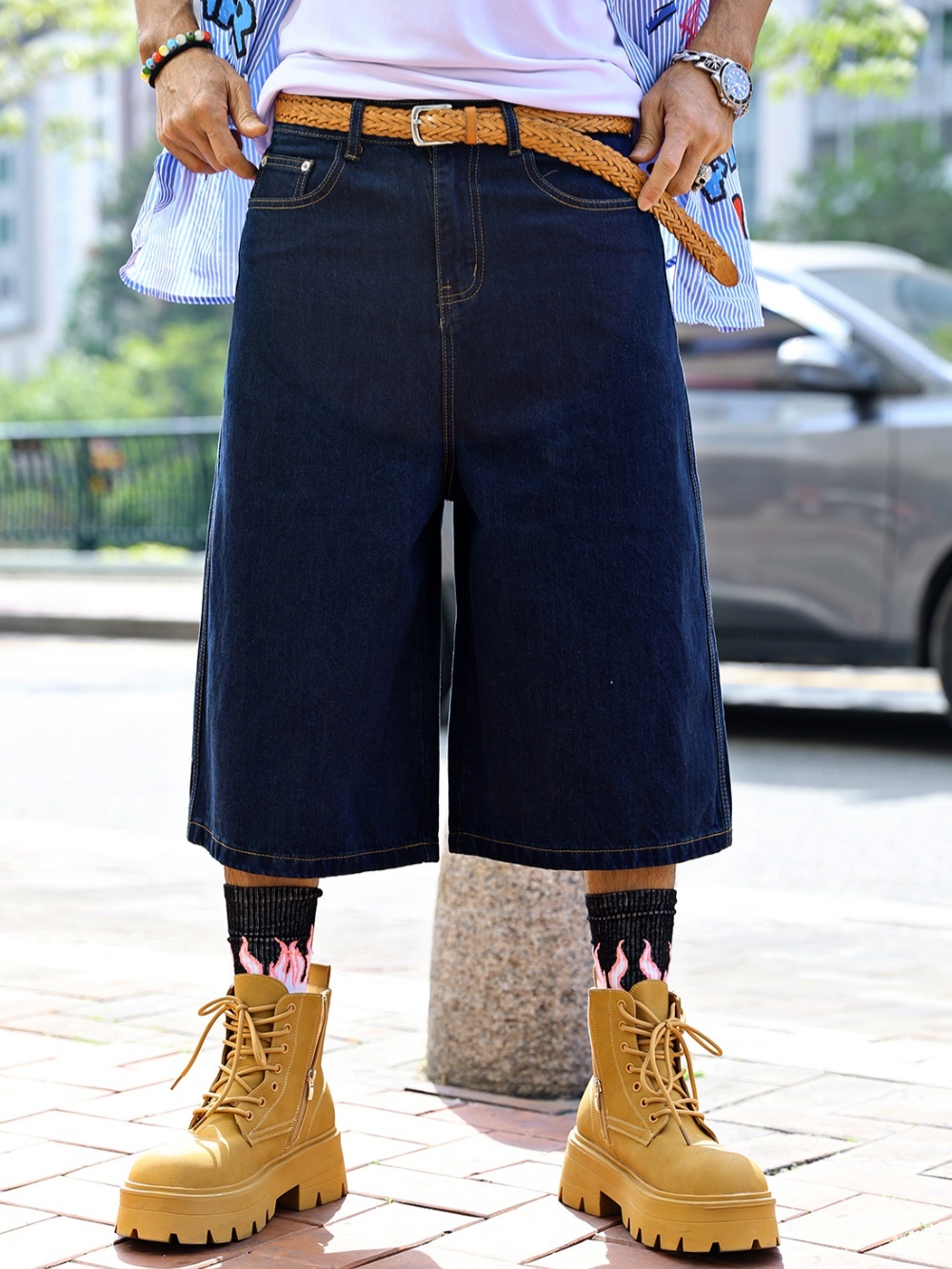 口袋火焰刺繡百慕達牛仔褲