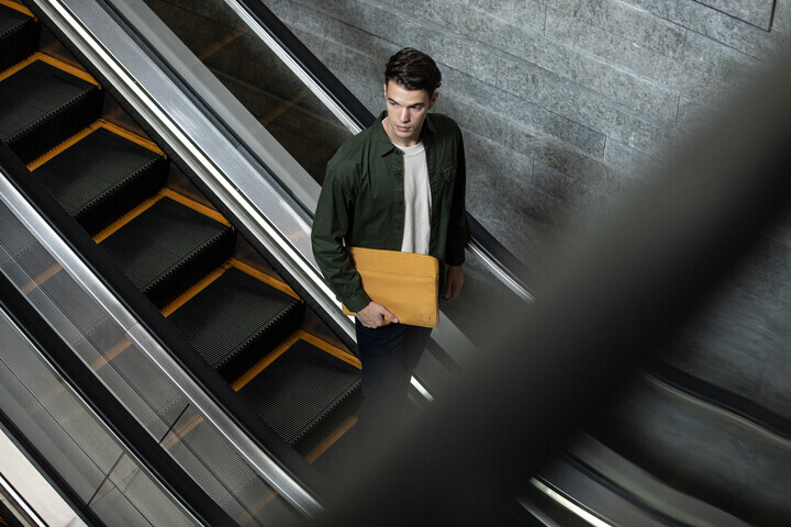 UNIQ Vienna MacBook 14"/16" 防潑水輕薄手提電腦保護套