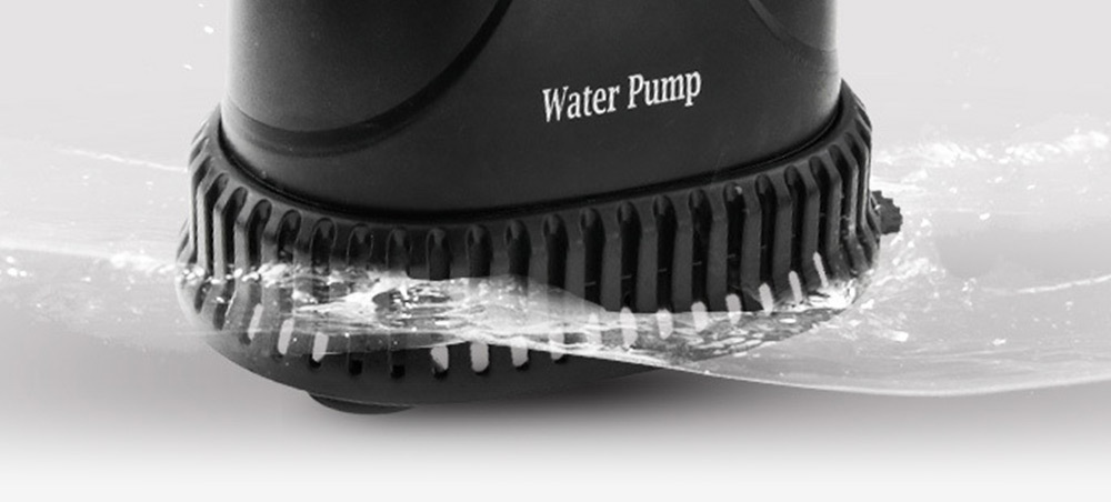 抽水口位於馬達底部，最低水位可達2至5公分，能有效吸除魚缸底部髒污