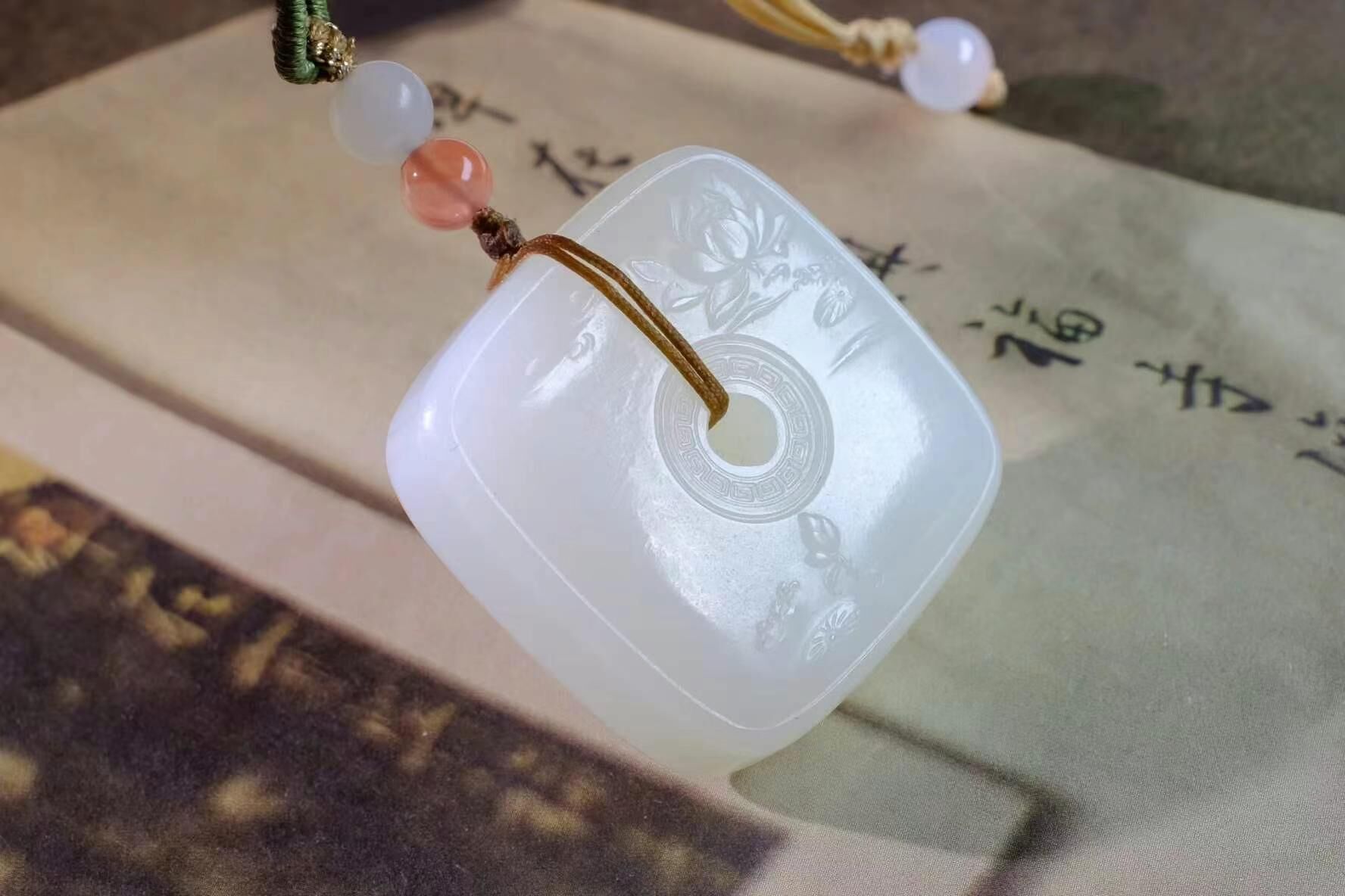 42477 和田玉山料白玉蓮花掛件