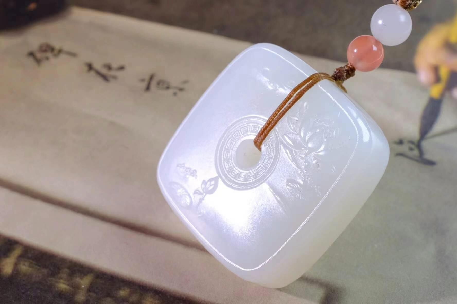 42477 和田玉山料白玉蓮花掛件