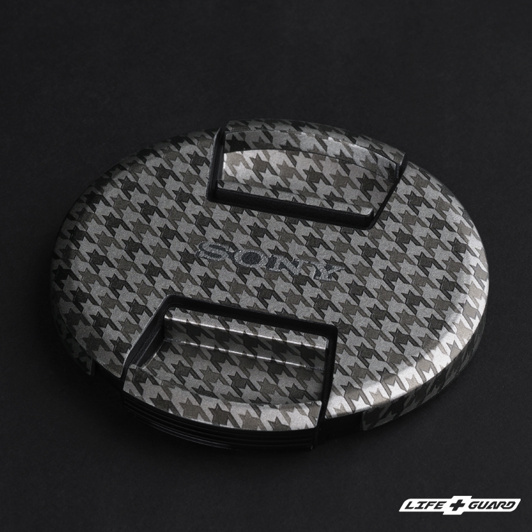 SONY FE 50-150mm F2 GM 鏡頭蓋貼膜展示圖，LIFE+GUARD 千鳥系列風格