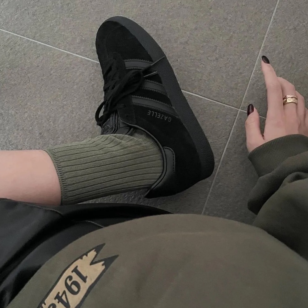 ADIDAS GAZELLE 全黑 黑武士 仿皮革 絨毛 復古 男鞋 CQ2809 / 預購