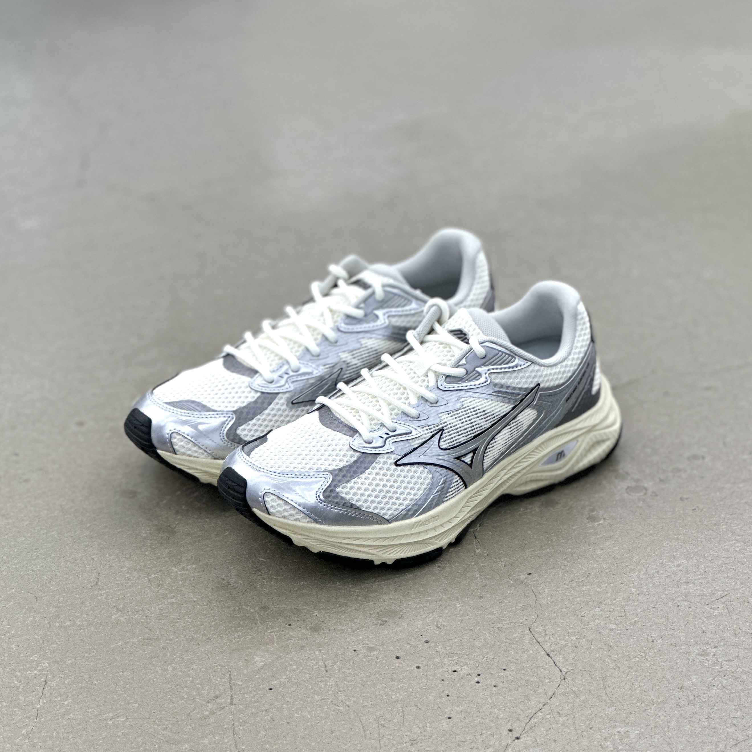 Mizuno Racer V2 Cream Silver l D1GH250606