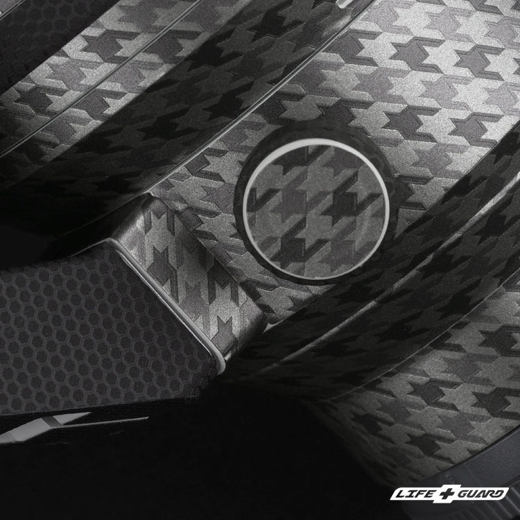 SONY FE 50-150mm F2 GM 貼膜展示圖，LIFE+GUARD 獨特花紋風格