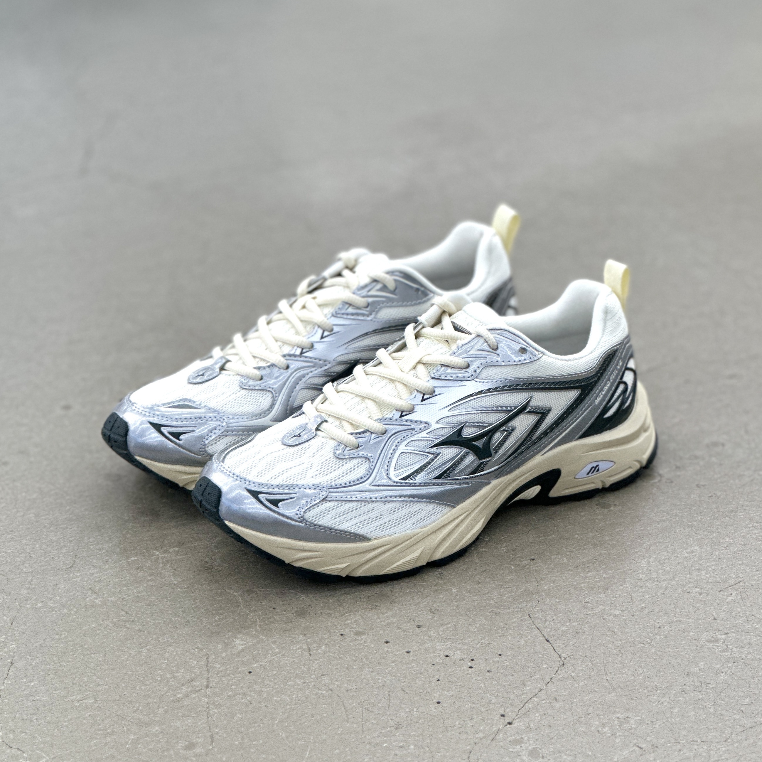 Mizuno FIVI V2 White Silver l D1GH241511