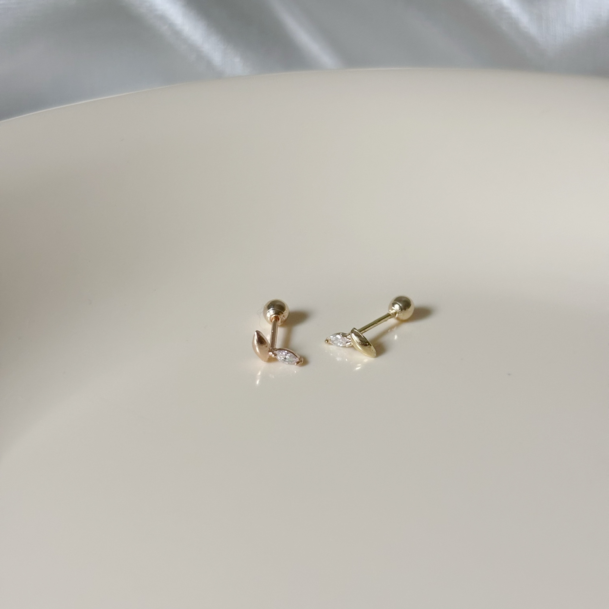 14K枝枒鋯石轉珠耳環