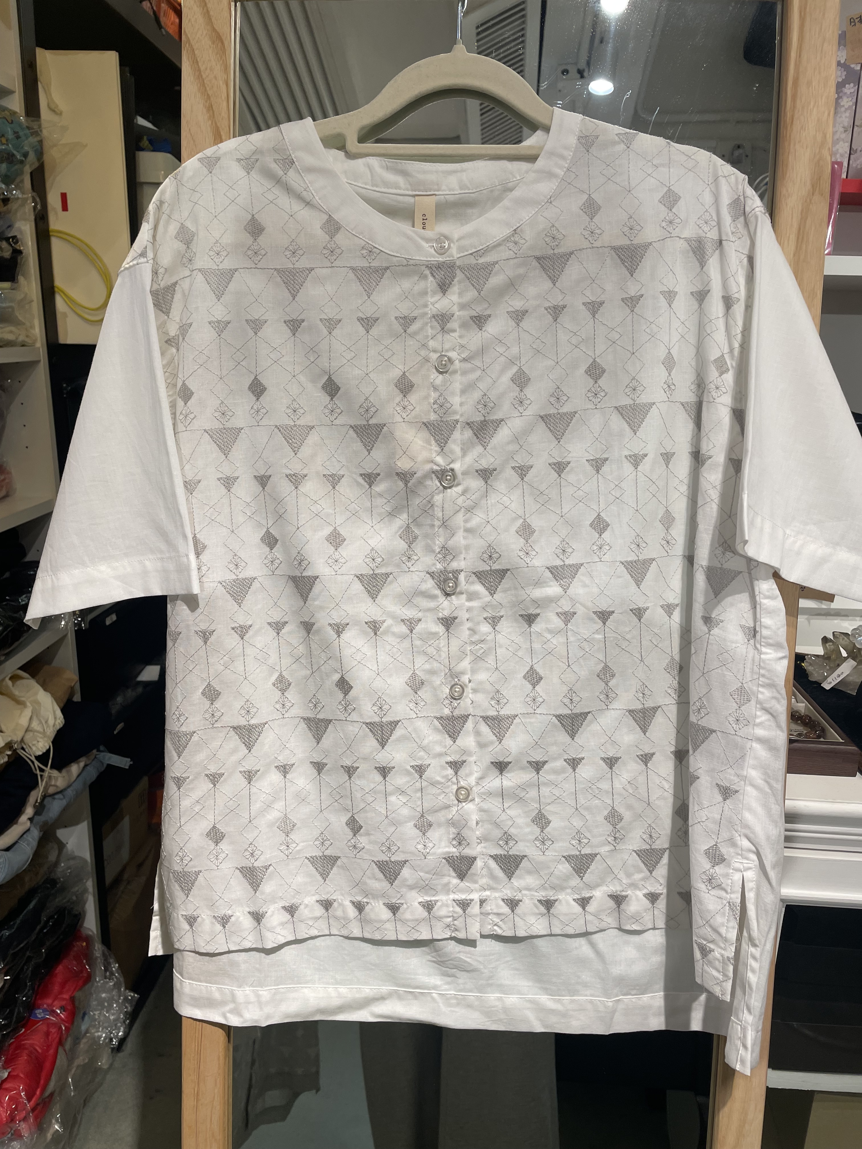 日系女裝 CLOUD NINE 刺繡圓領恤衫