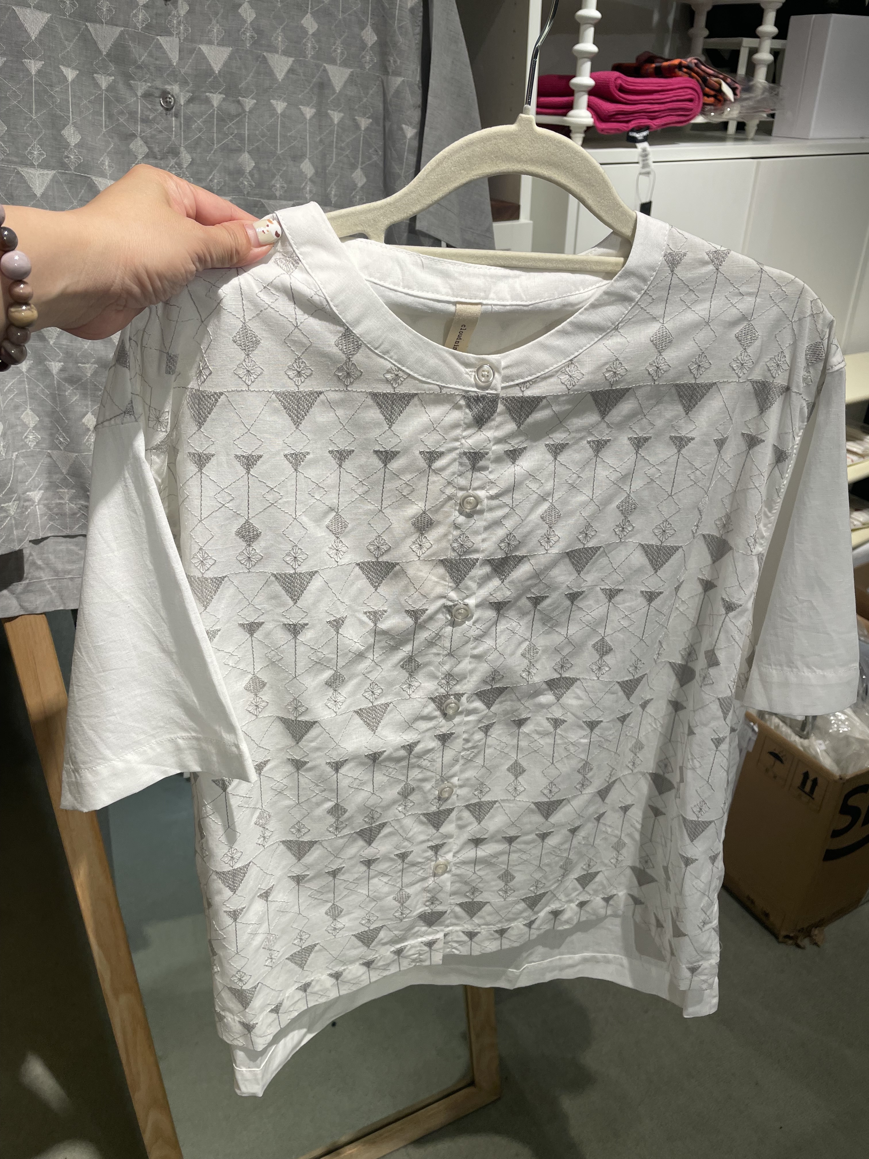 日系女裝 CLOUD NINE 刺繡圓領恤衫