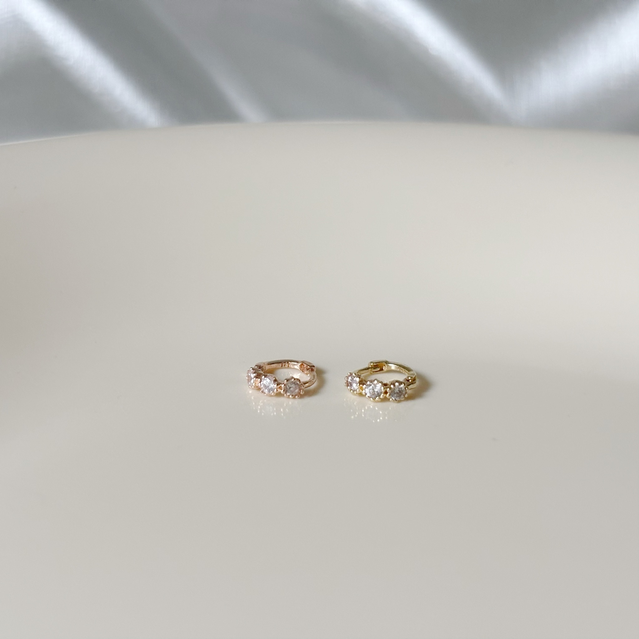 14K三顆蛋糕小鋯石耳骨圈