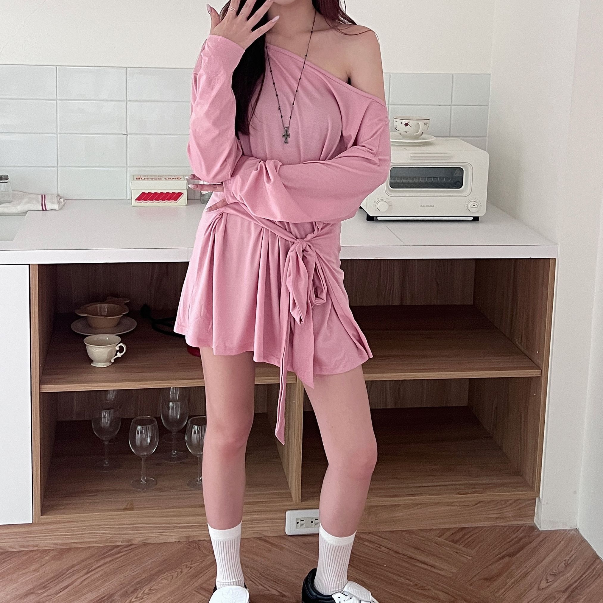 【歐若風隨性】DOMISS斜肩綁帶假兩件薄長袖上衣-3色(現貨)