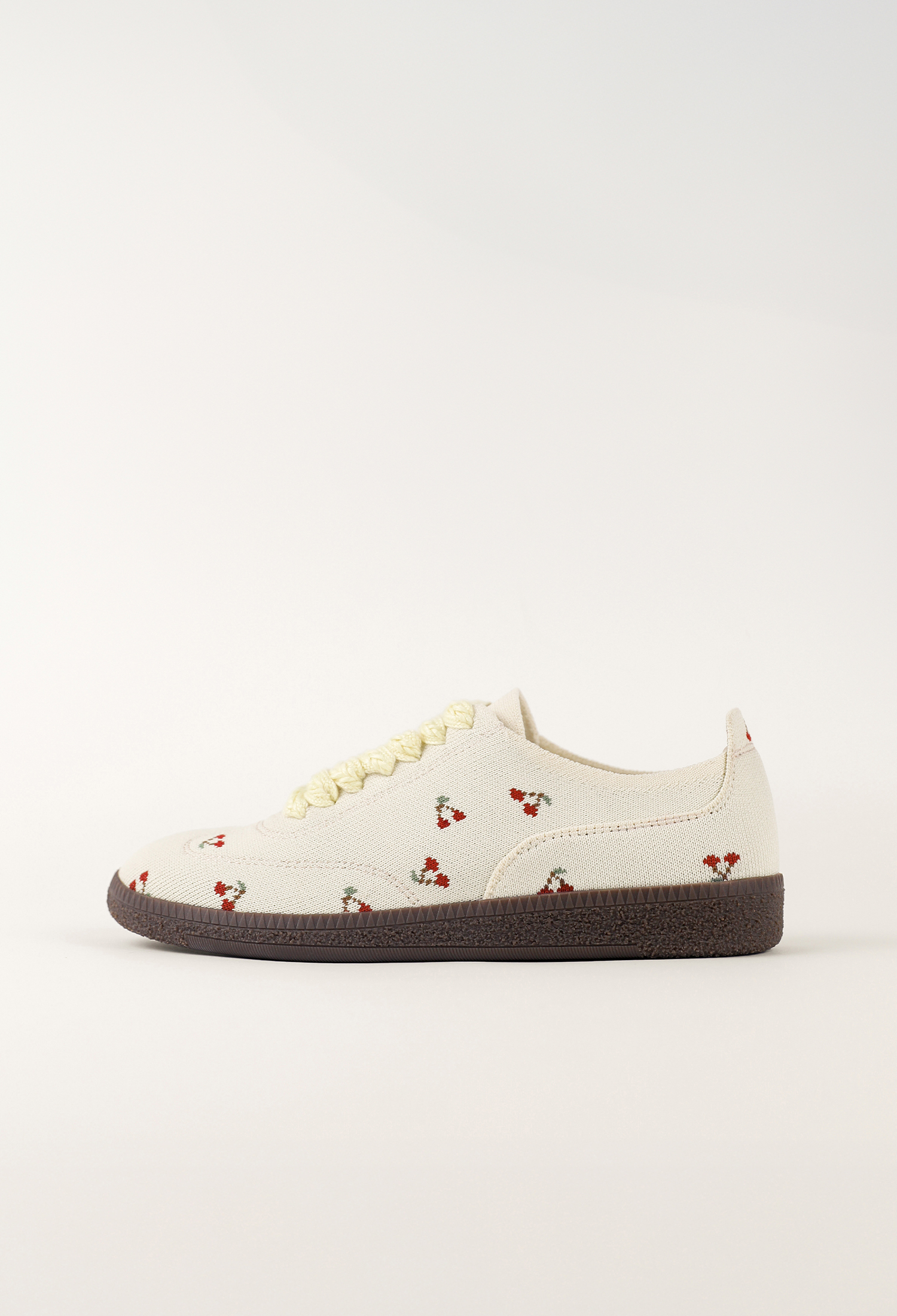 櫻桃復古休閒鞋 奶油白