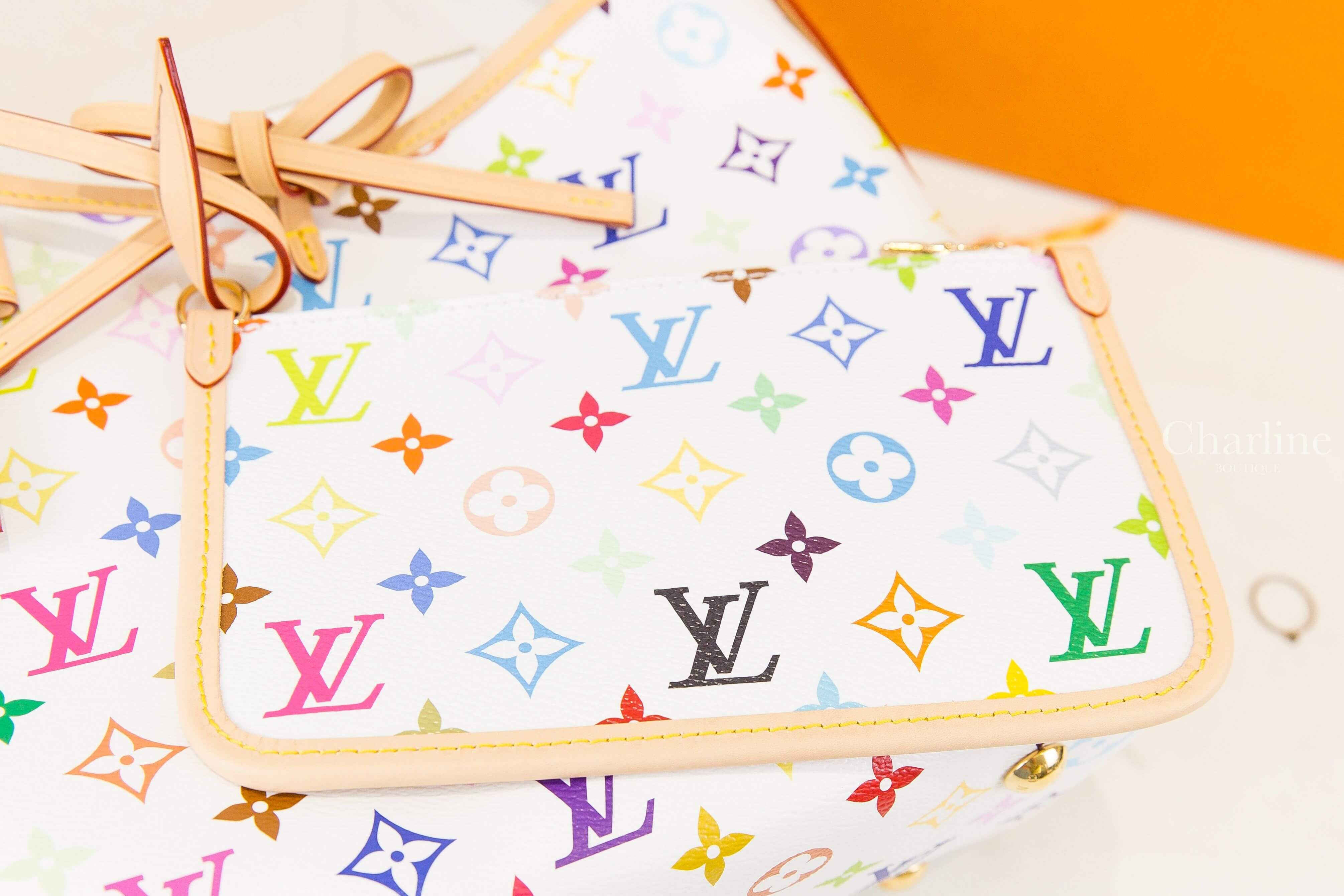 Louis Vuitton LV x TM CarryAll PM Bag 聯名款白色三彩老花牛皮飾邊蝴蝶結吊牌小型手提肩背包-Charline Boutique 精品代購