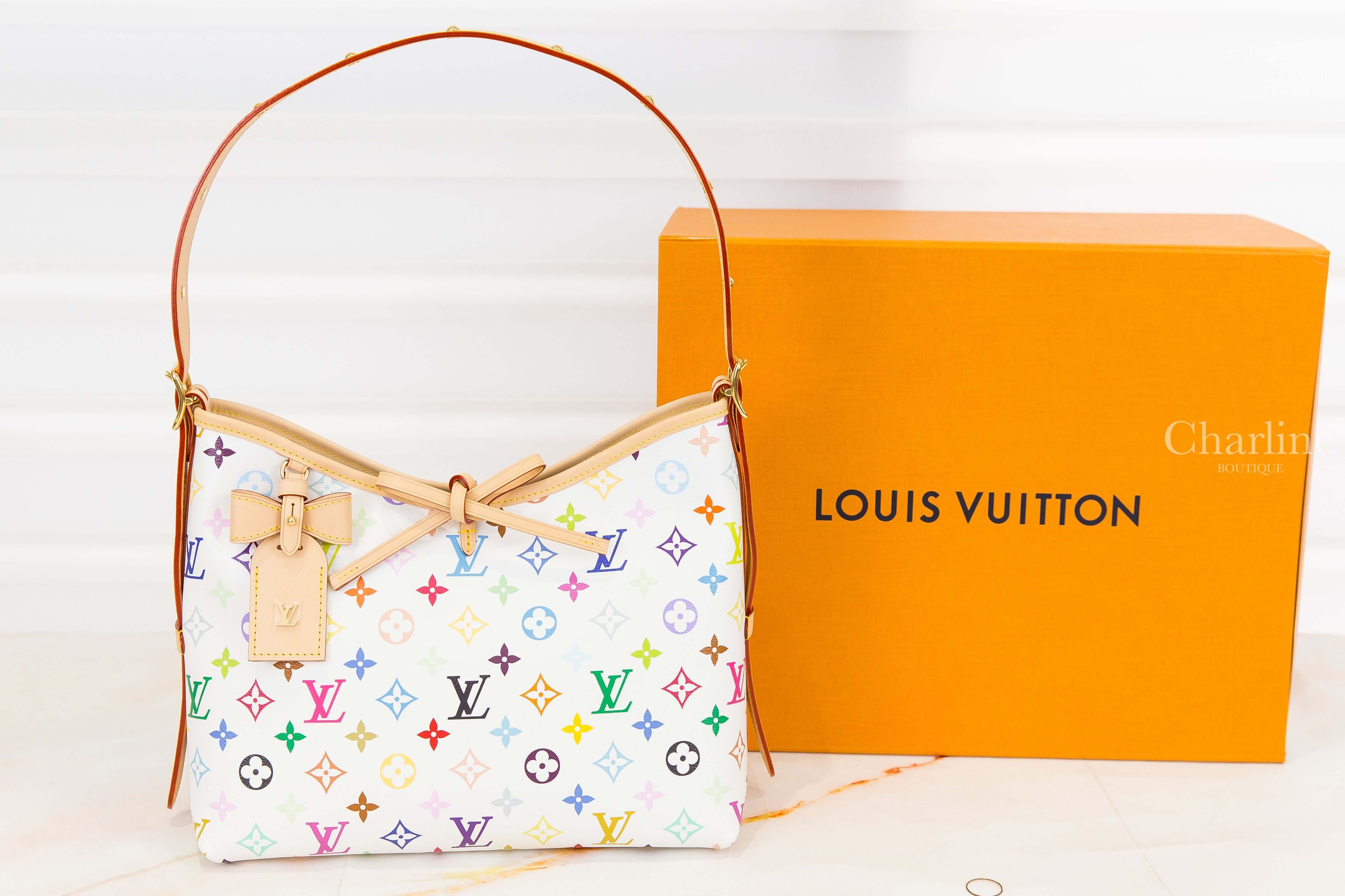 Louis Vuitton LV x TM CarryAll PM Bag 聯名款白色三彩老花牛皮飾邊蝴蝶結吊牌小型手提肩背包-Charline Boutique 精品代購