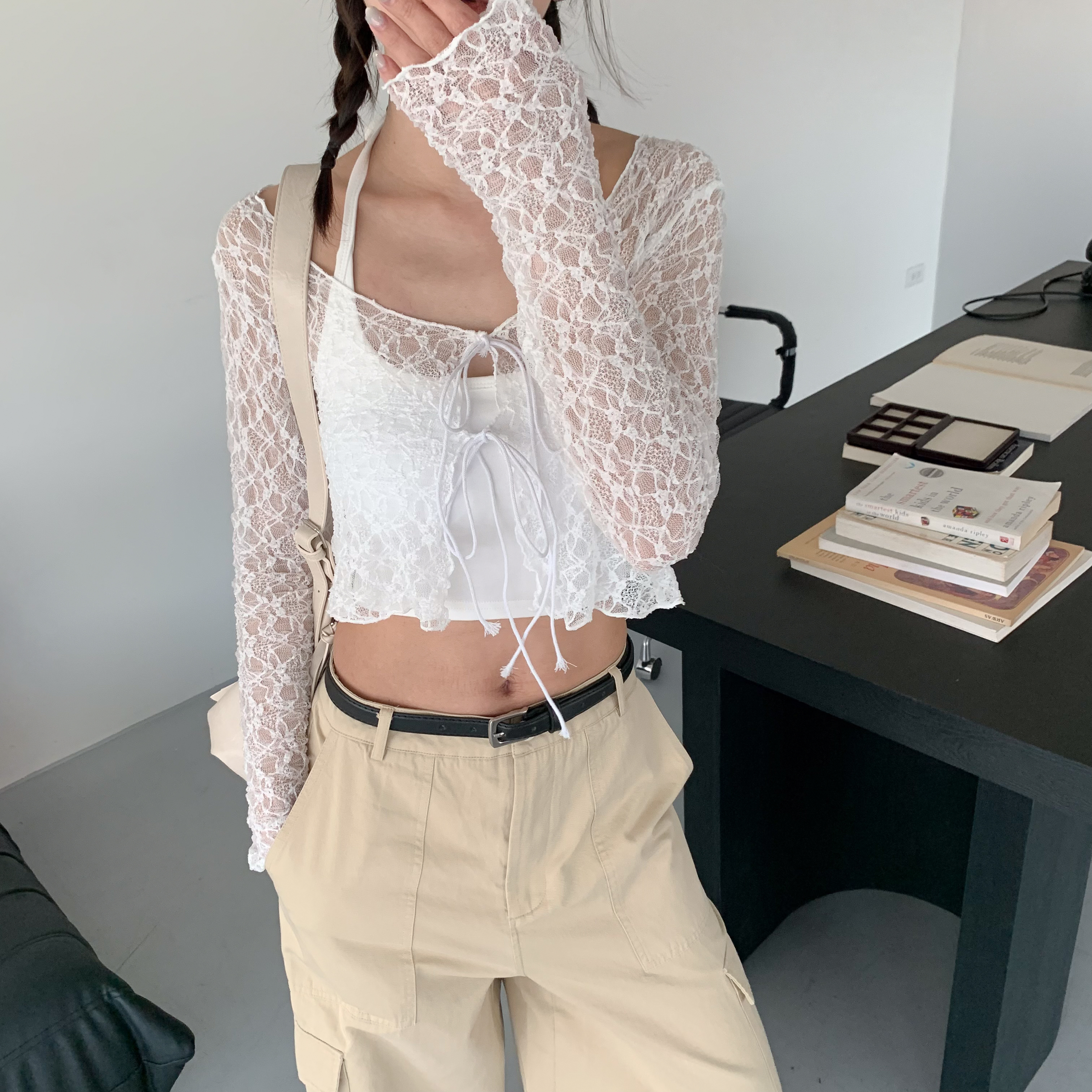 ISA_偷透小心動 綁住你心蕾絲木耳邊罩衫_54064