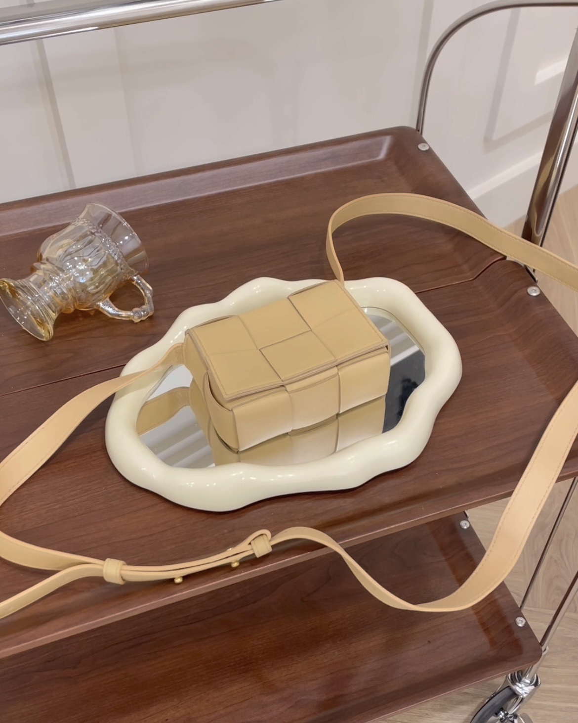 BV｜6格羊皮霧面迷你卡帶包 奶茶色