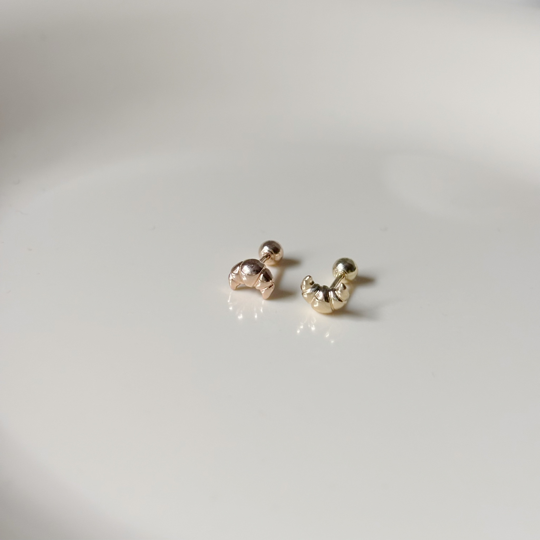 14k立體可頌轉珠耳環