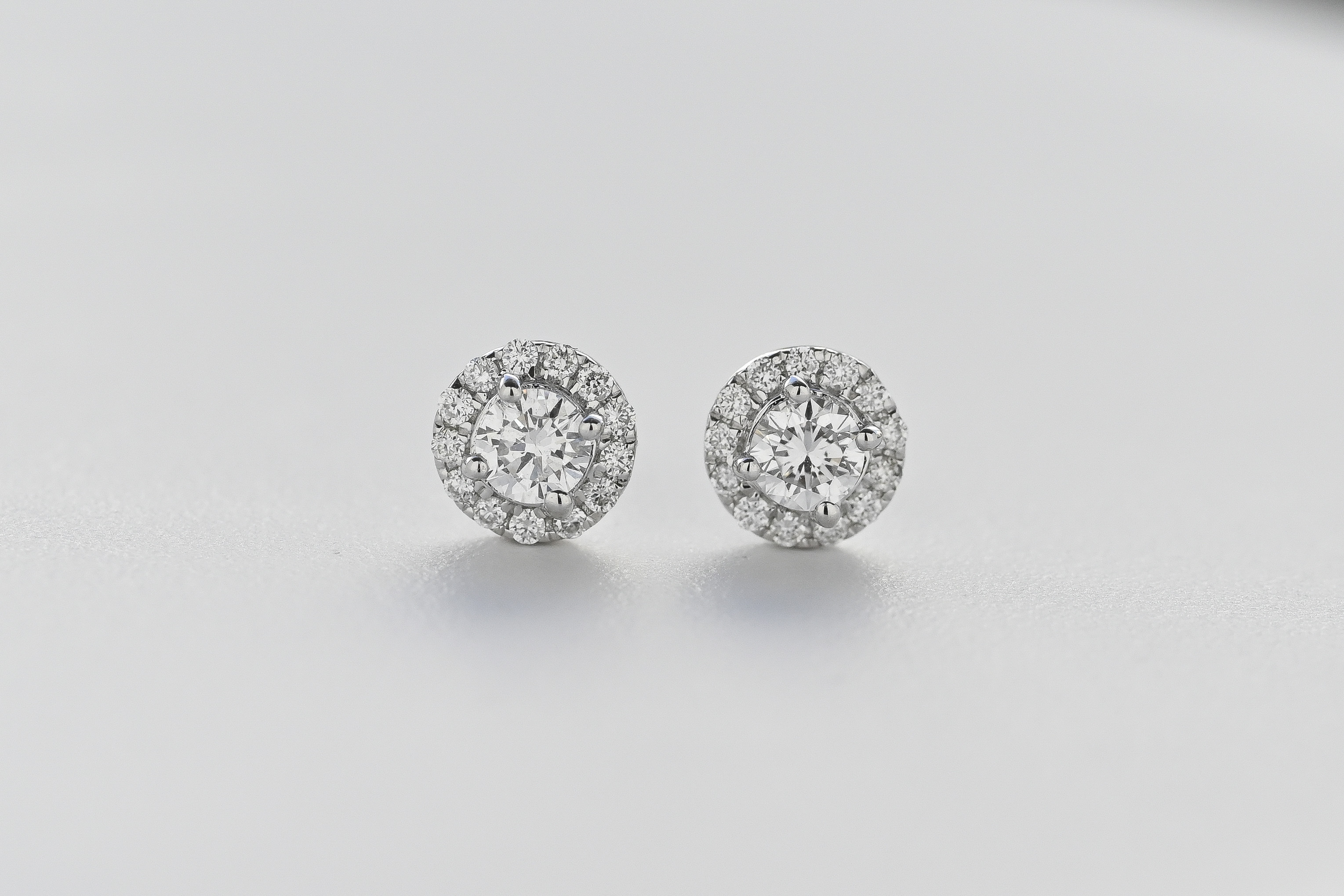 18K Halo Diamond Earring