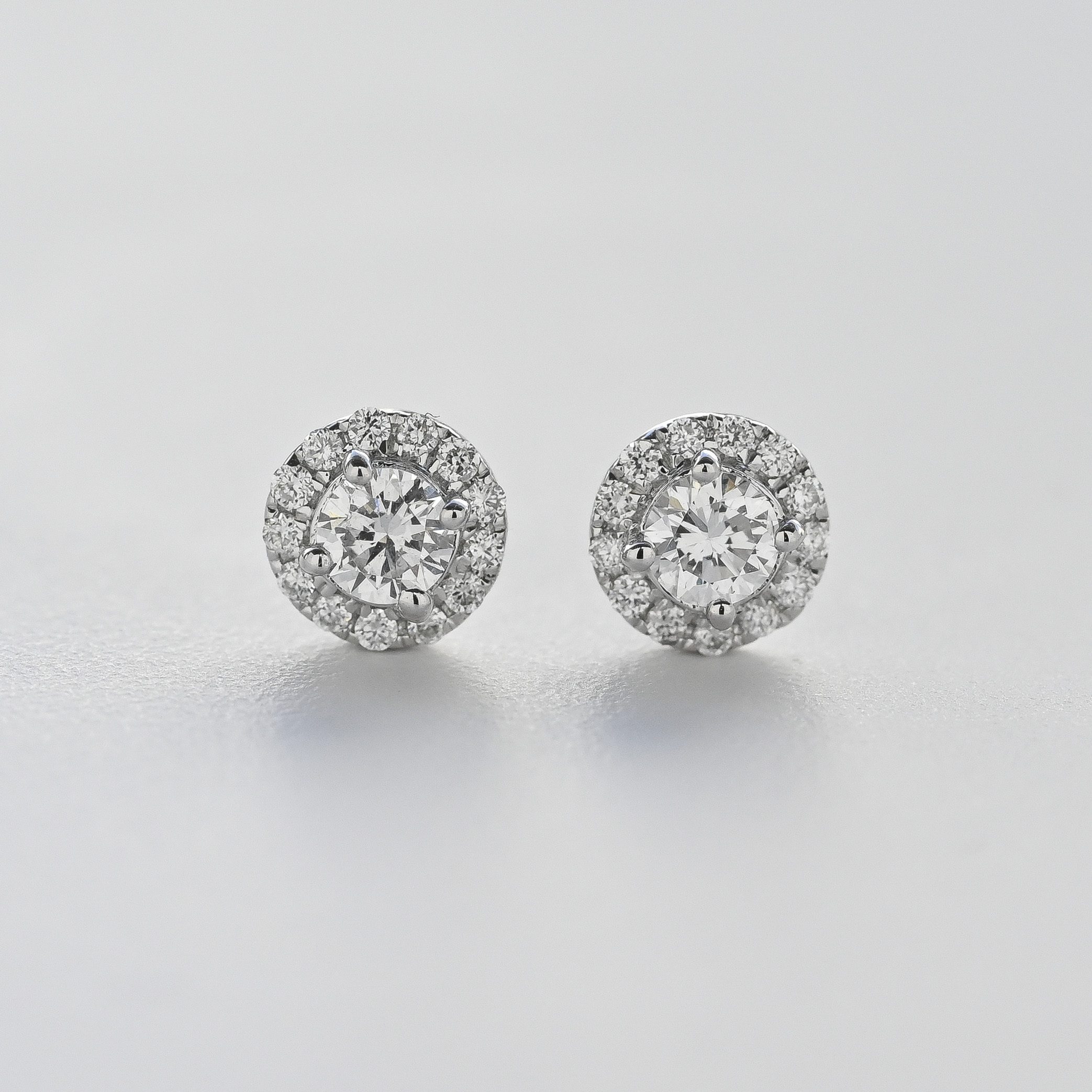 18K Halo Diamond Earring