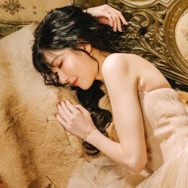 曦光層疊 月霧森林的銀藍祕語 不規則水晶天然石 拉長石 雙層鈦鋼手鏈