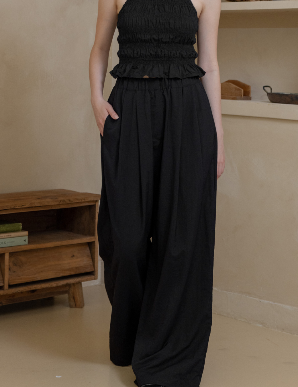 前打褶涼感寬版長褲（黑色/4尺寸）