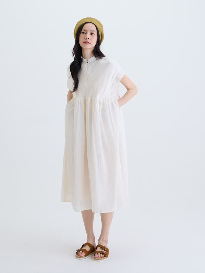 光鏡輪廓半開襟洋裝-晨光細紋