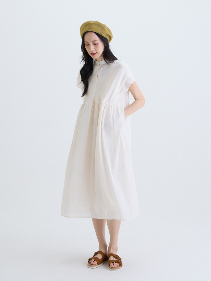 光鏡輪廓半開襟洋裝-晨光細紋