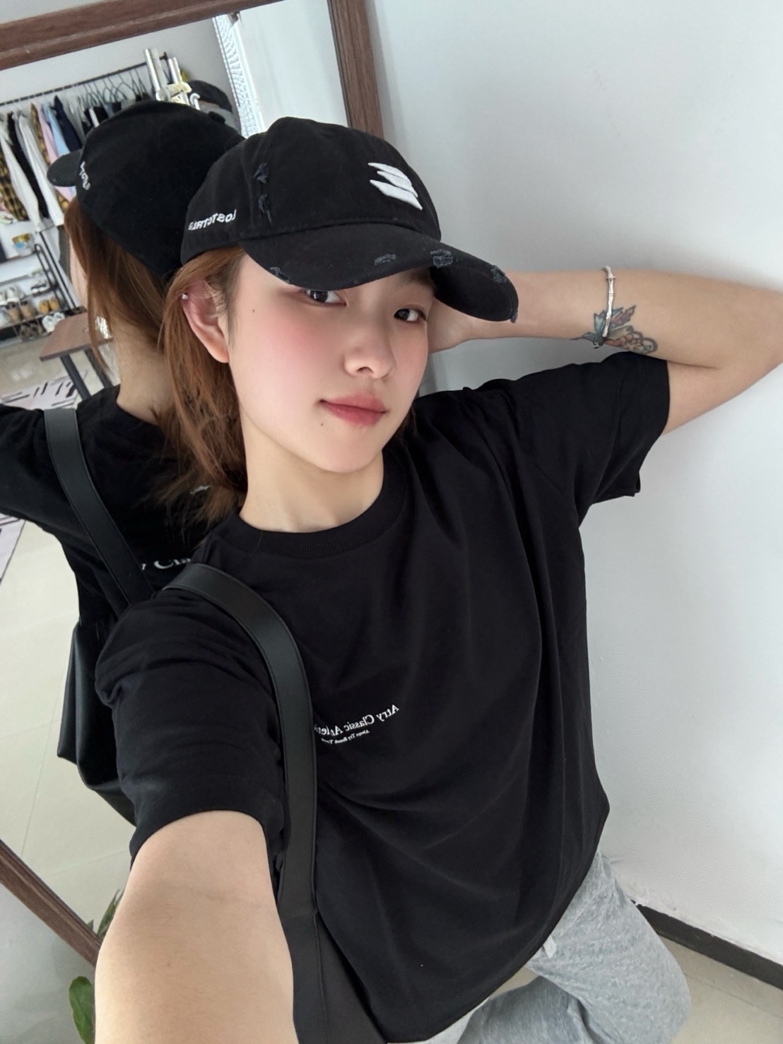 ATRY 字母系列圓領 落肩短T