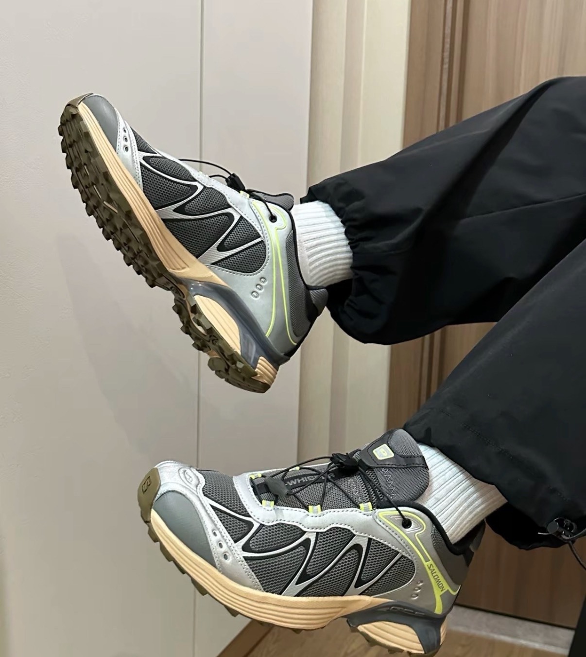 SALOMON XT-WHISPER 銀色越野跑鞋