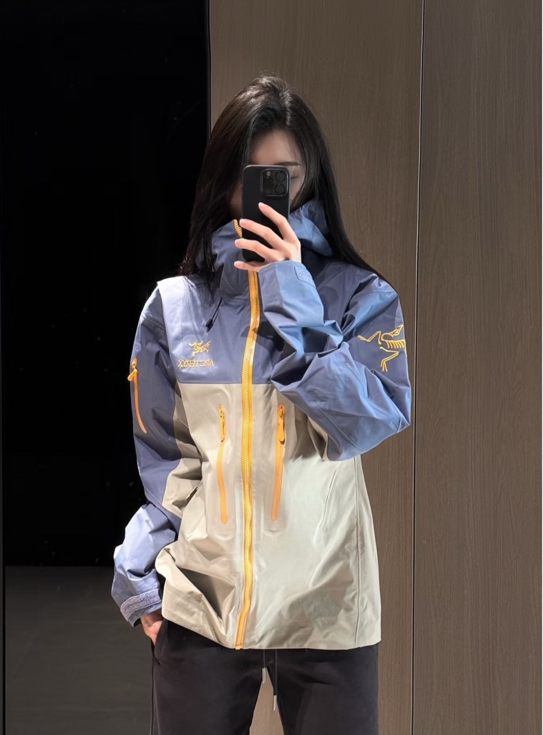 Arcteryx ALPHA SV 蛇年限定 硬殼外套（棕藍橙拼色）