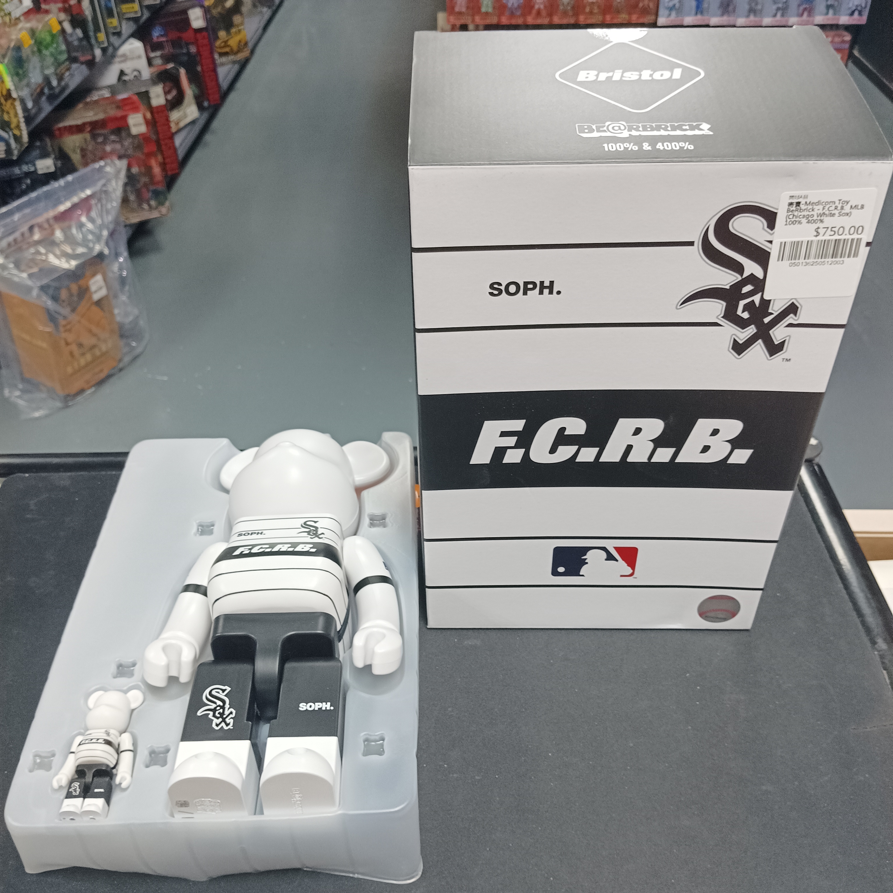 寄賣-Medicom Toy Be@Rbrick - F.C.R.B. × MLB (Chicago White Sox) 100% & 400%