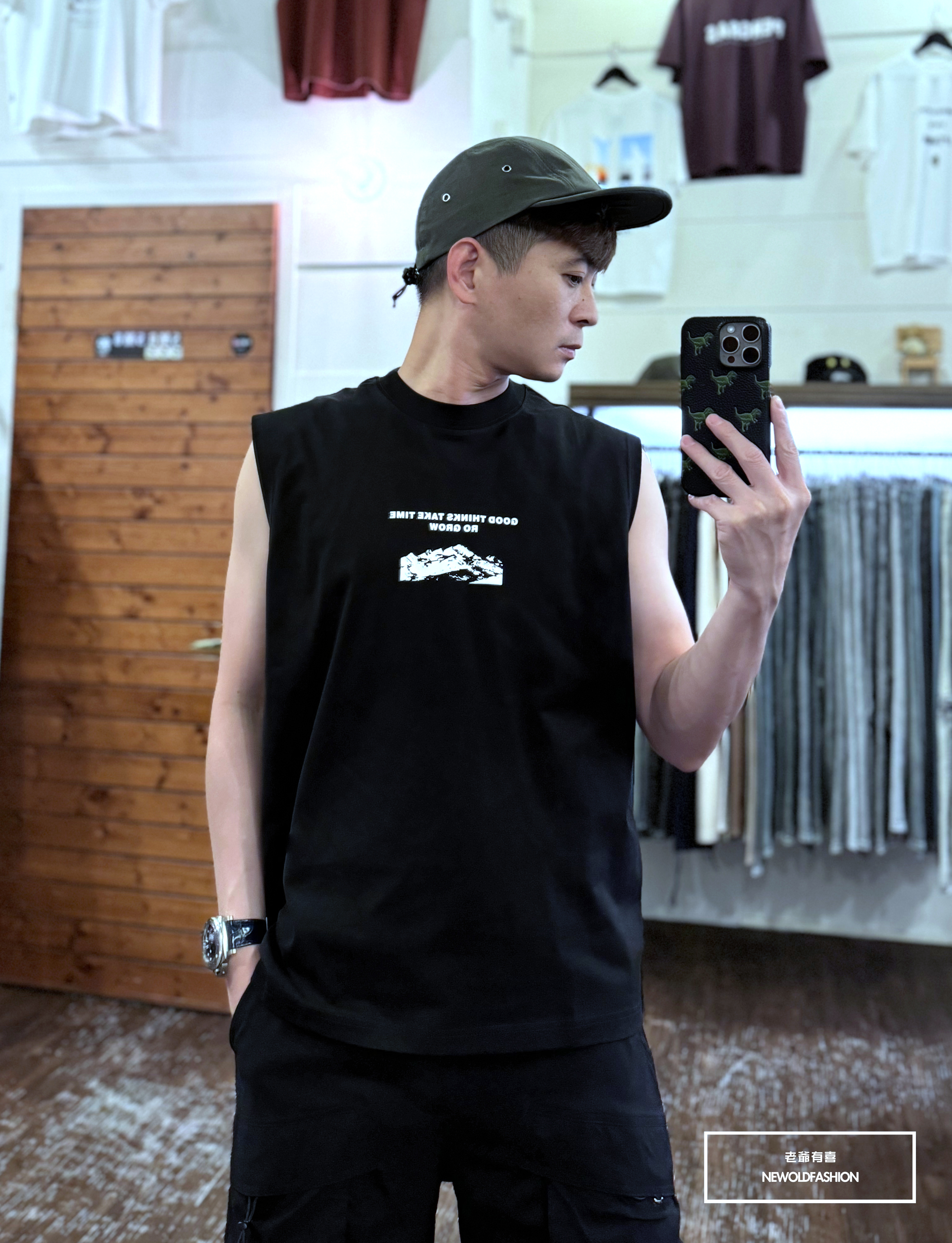 『新品上市』重磅山脈標語棉質背心(NOF2405S8008)-黑