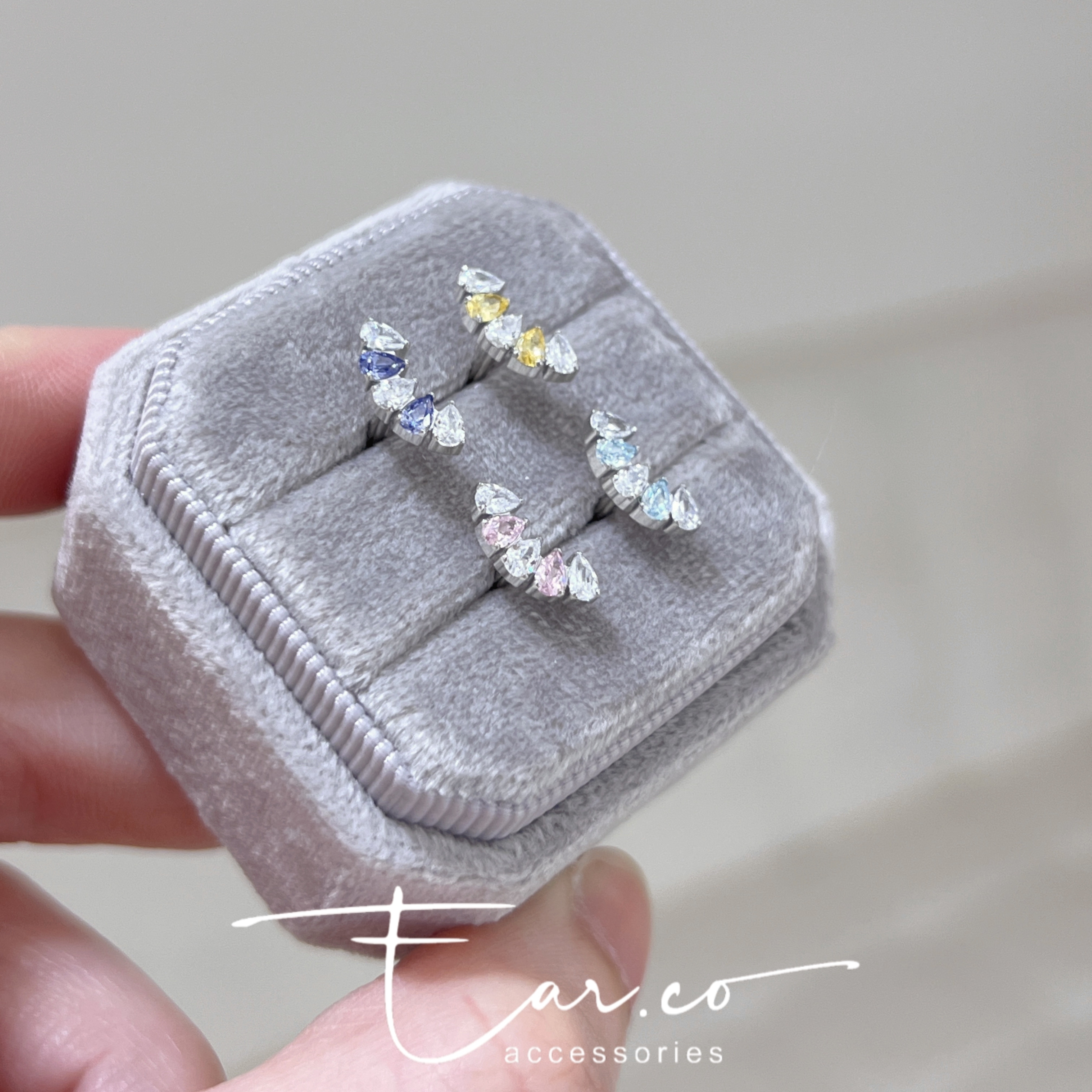 水滴拼色弧形<外層鍍白金!> 平頭耳門/耳珠/耳骨釘 [G23 Titanium]