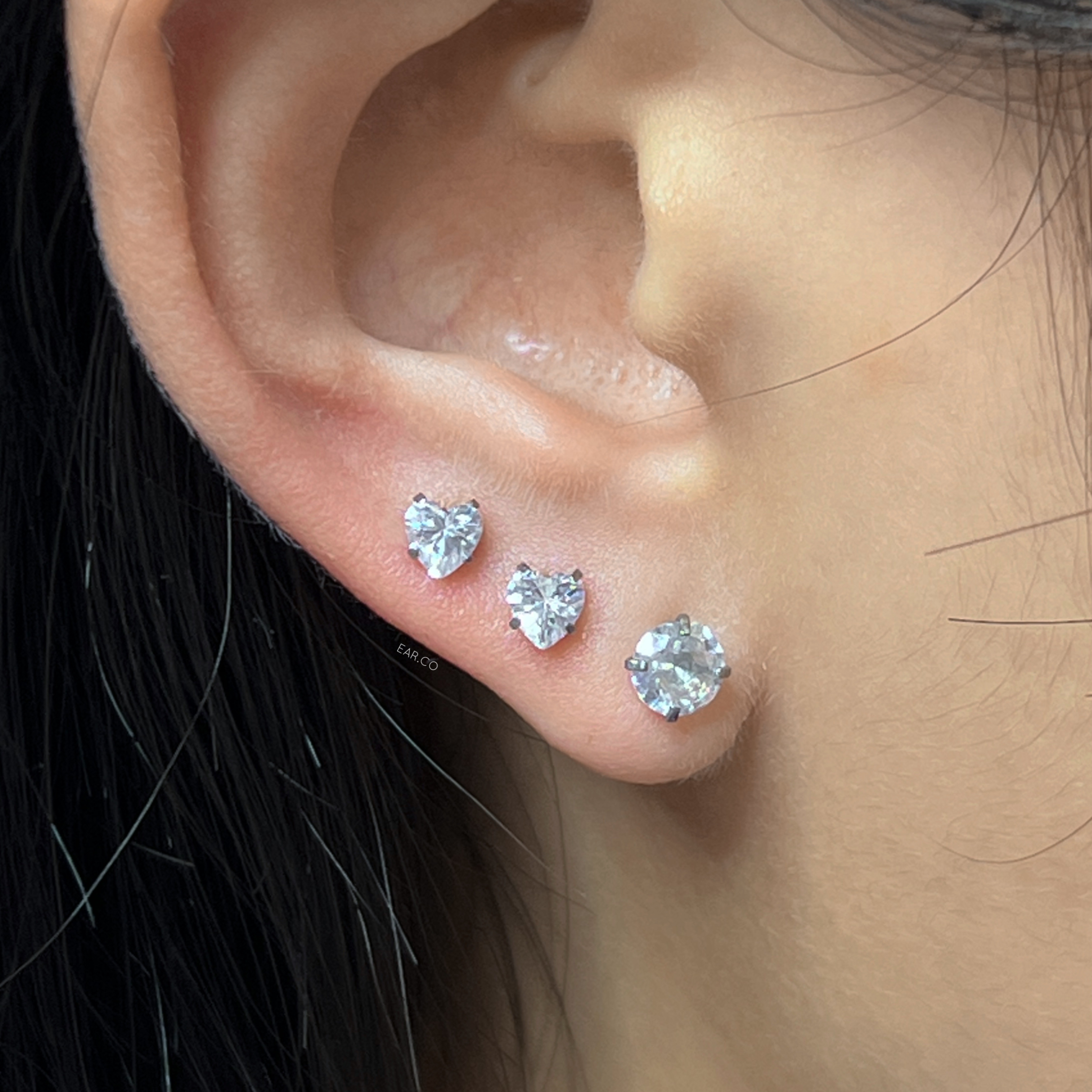 經典心形白鋯平頭耳門/耳珠/耳骨釘 [G23 Titanium]