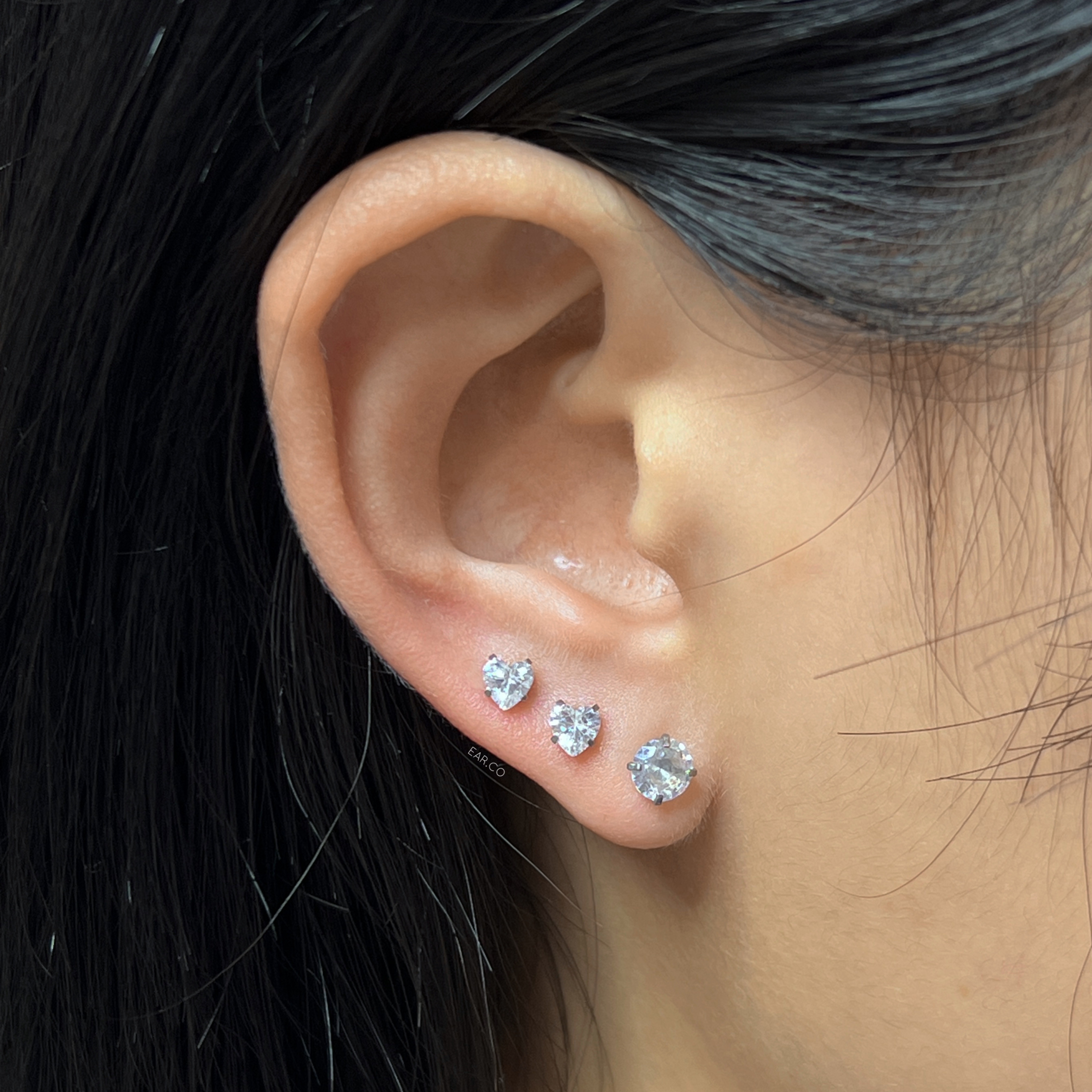 經典心形白鋯平頭耳門/耳珠/耳骨釘 [G23 Titanium]