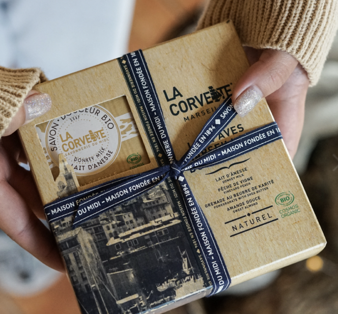 La Corvette l 有機香氛皂禮盒4x100g: 滋養驢奶 + 田野蜜桃 + 紅石榴＆乳油果木油 + 甜杏