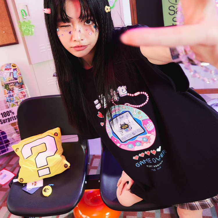 電子SOLOS貓動起來短T｜黑 (加贈黃色軟膠零錢包)