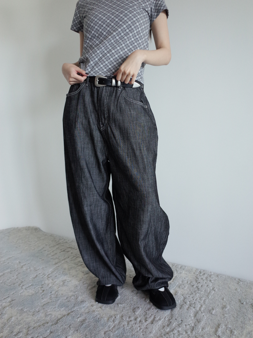 denim-style wide trousers with a soft texture and classic red tag in BLACK