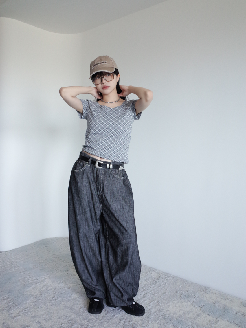 denim-style wide trousers with a soft texture and classic red tag in BLACK