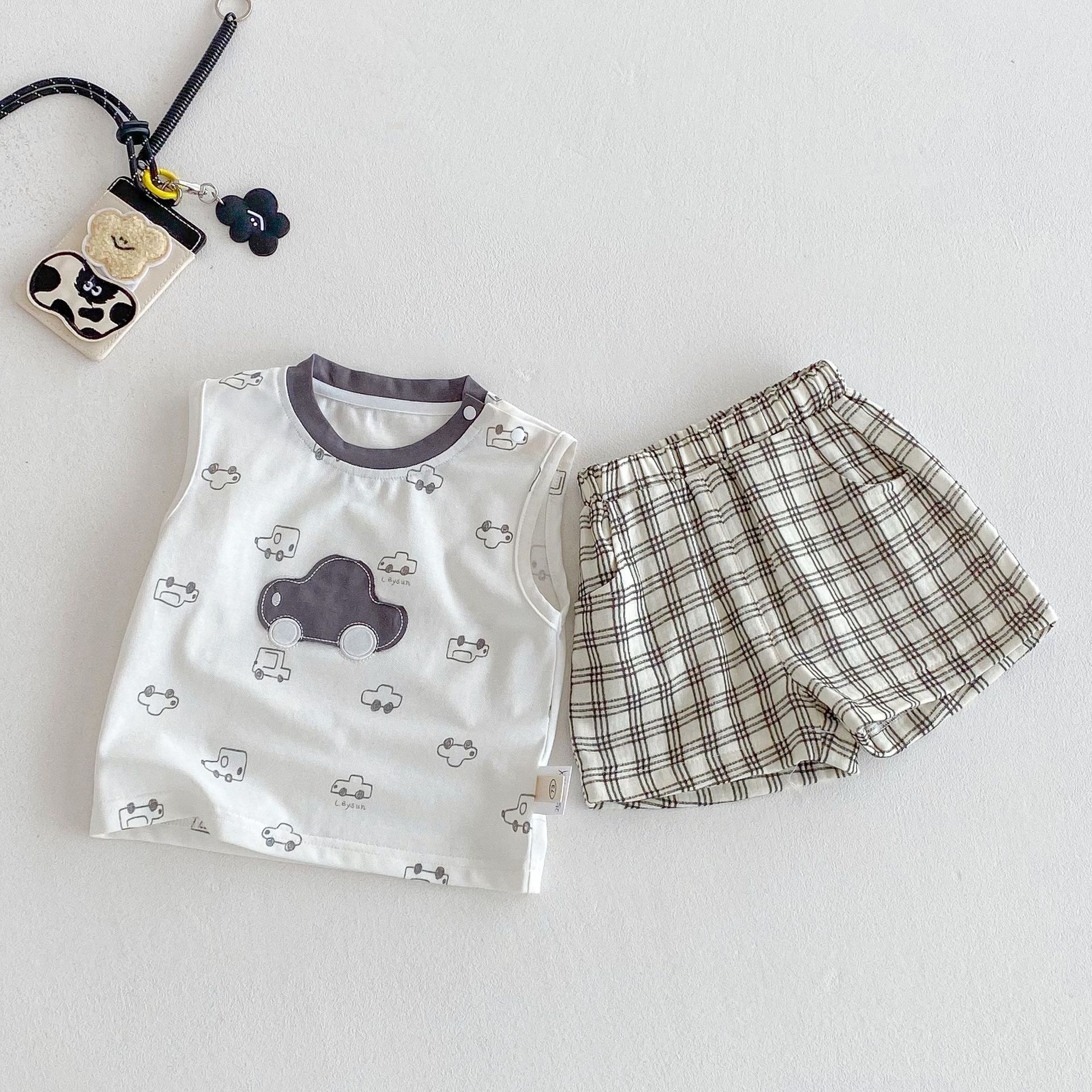 汽車貼布背心/格子短褲