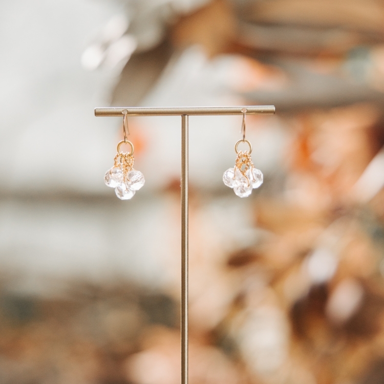 三顆閃耀的小白水晶 天然石白水晶 短墜飾勾針耳環