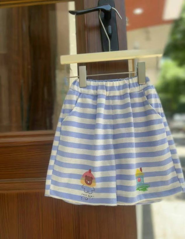 BYB05B046BL  藍色可愛蛋糕熊間條短褲