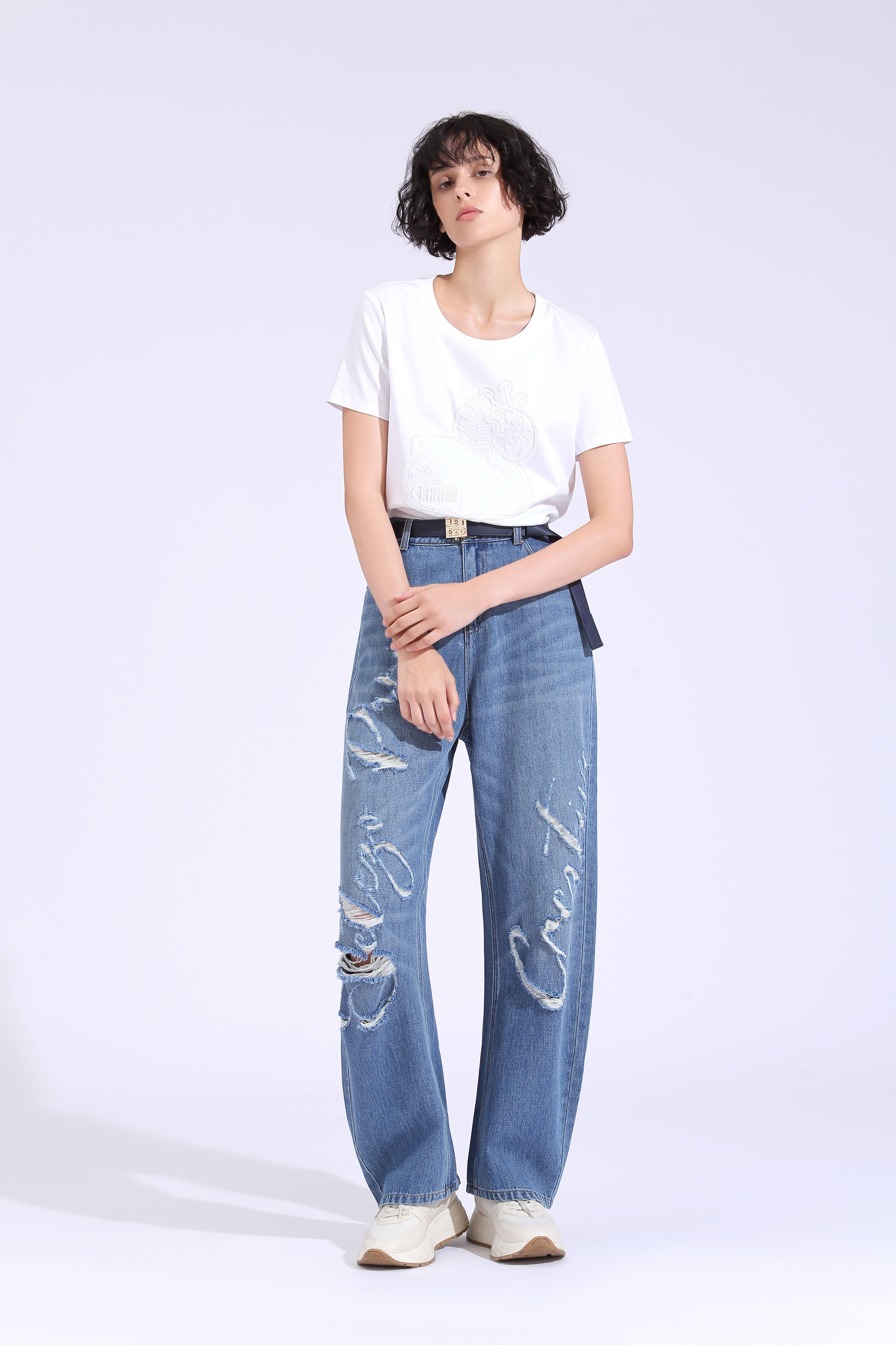 BE10305A1 大圖LOGO上衣 (2色)