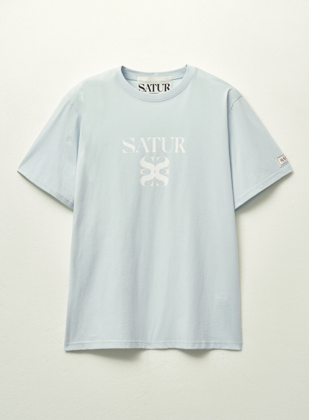 【SATUR】 Classic Logo T-Shirt  / 追跡付 MUSINSA公式 | SATUR Classic Logo Short Sleeve T-Shirt