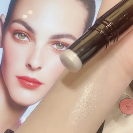 CHANEL 香奈兒 水潤聚光棒 4g - 貝殼光PERLESCENT