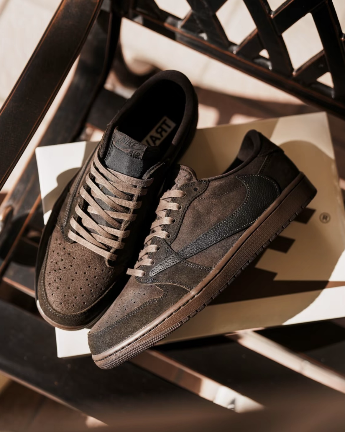 Air Jordan 1 Low OG x Travis Scott "Velvet Brown" 黑摩卡 倒鉤 深棕 AJ1 聯名 天鵝絨
