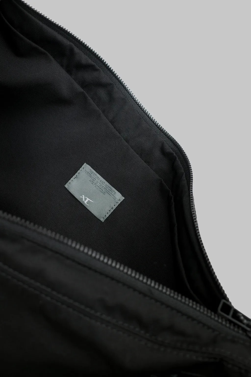 ANONYMOUS S25-A01 Nova Crossbody bag